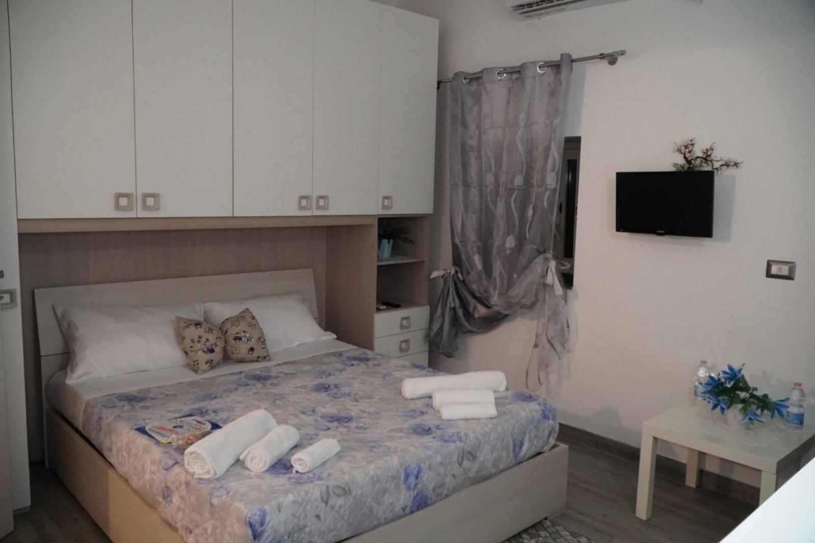 B&B Porta Garibaldi Катания Стая снимка