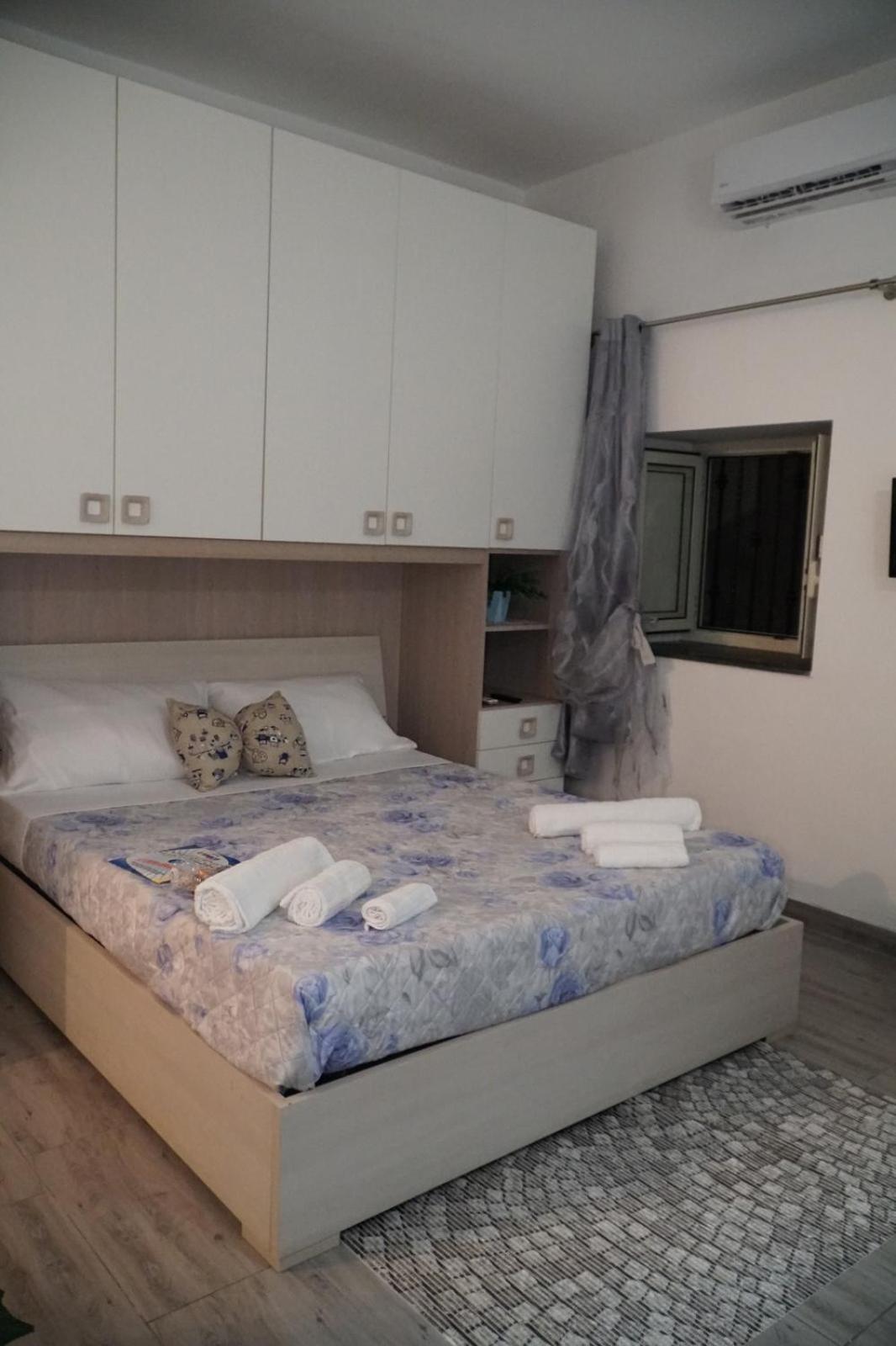 B&B Porta Garibaldi Катания Стая снимка